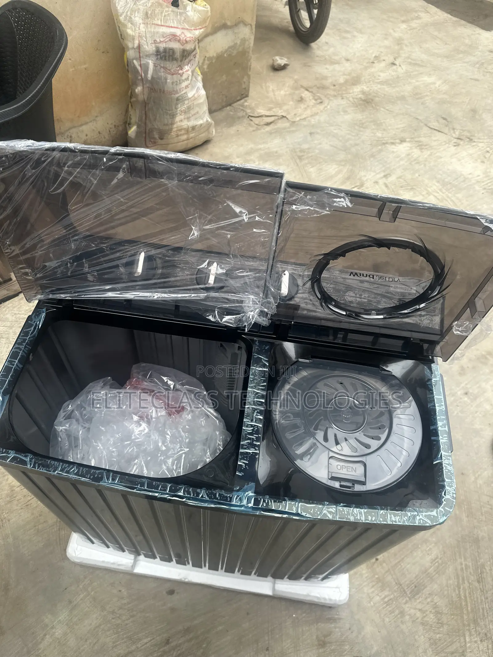 LG Jet Black Twin Tub Semi-Auto Washing Appliance