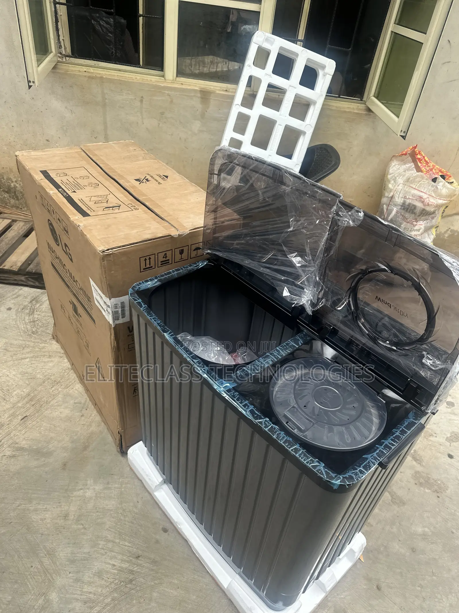 LG P800R3AGNC Laundry Washer – Twin Tub Black Edition