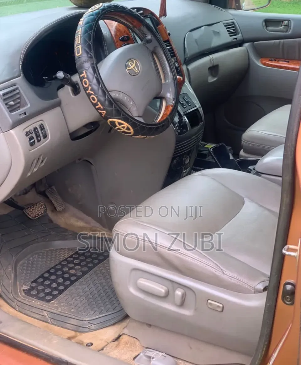 Toyota Sienna XLE FWD 2006 Orange