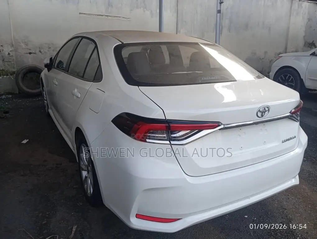 New Toyota Corolla Hybrid LE 2025 White