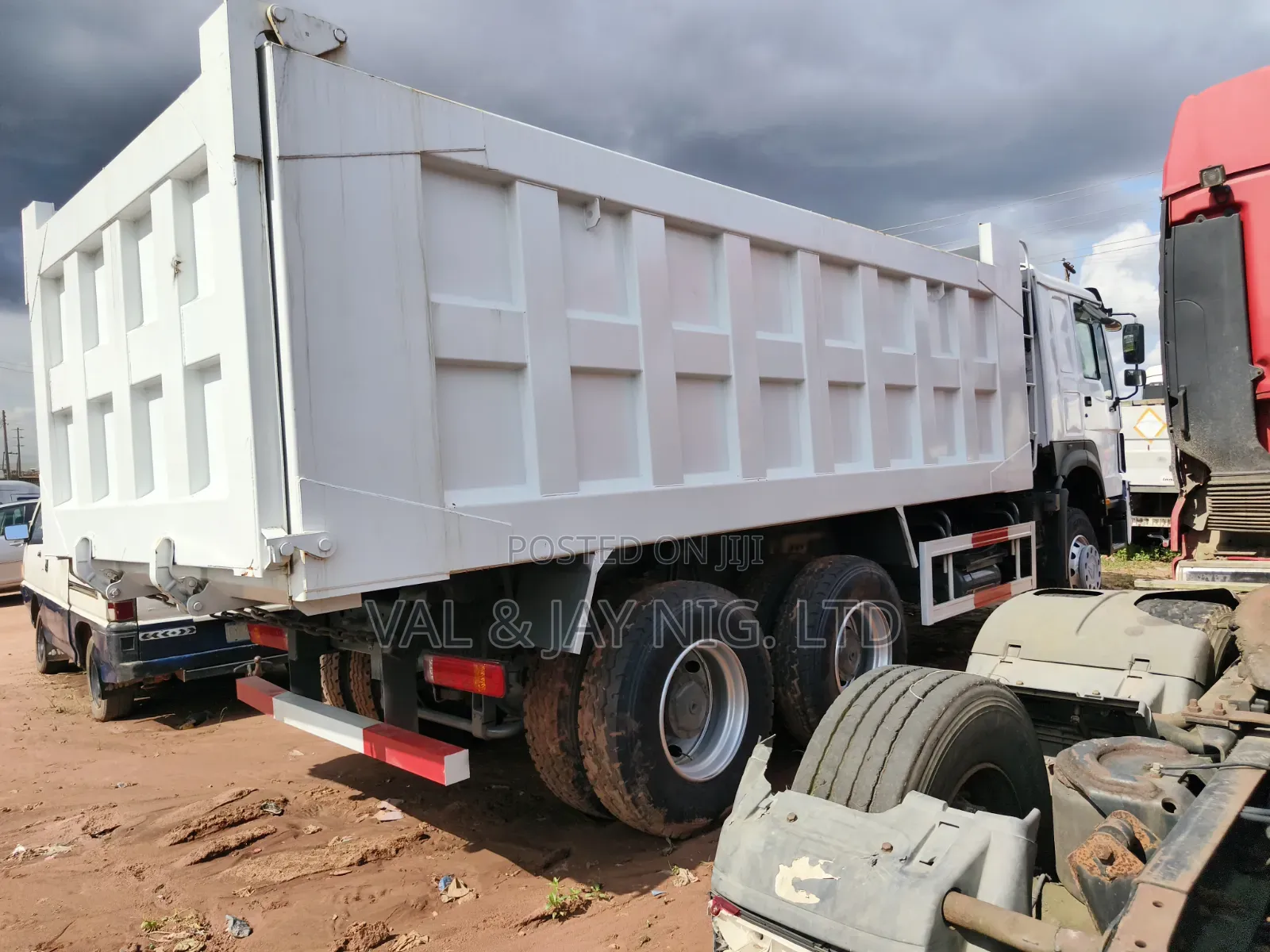 Howo Tipper Truck 10 Tyres - Direct Belcto9