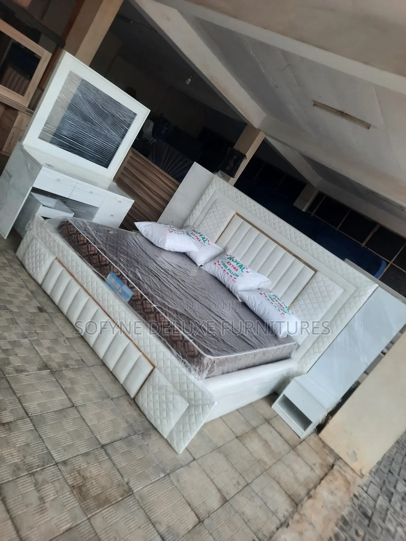 Complete Bed Frame Set With Makeup Mirror