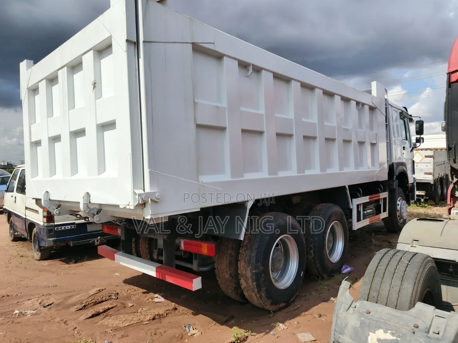 Howo Tipper Truck 10 Tyres - Direct Belcto9