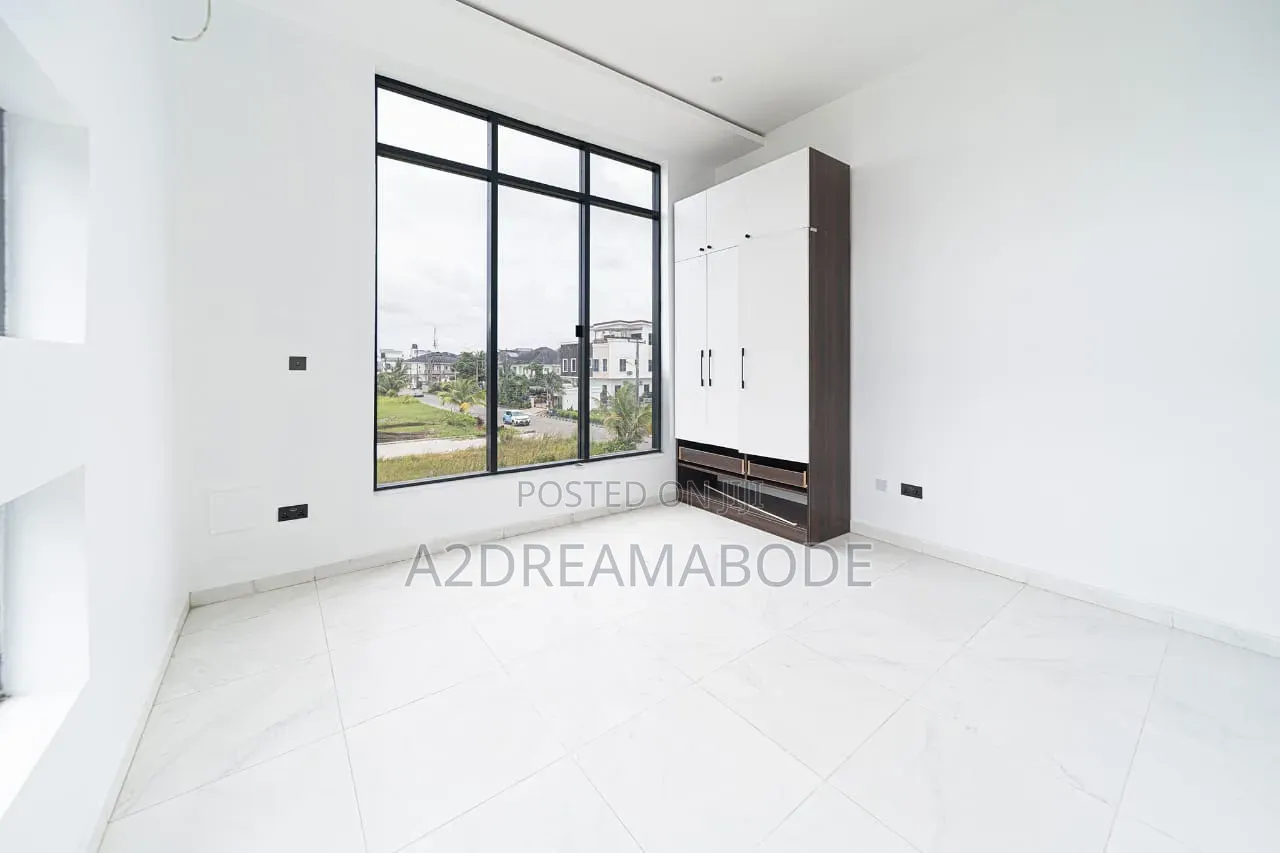 5bdrm Duplex in Lekki, Osapa london for sale