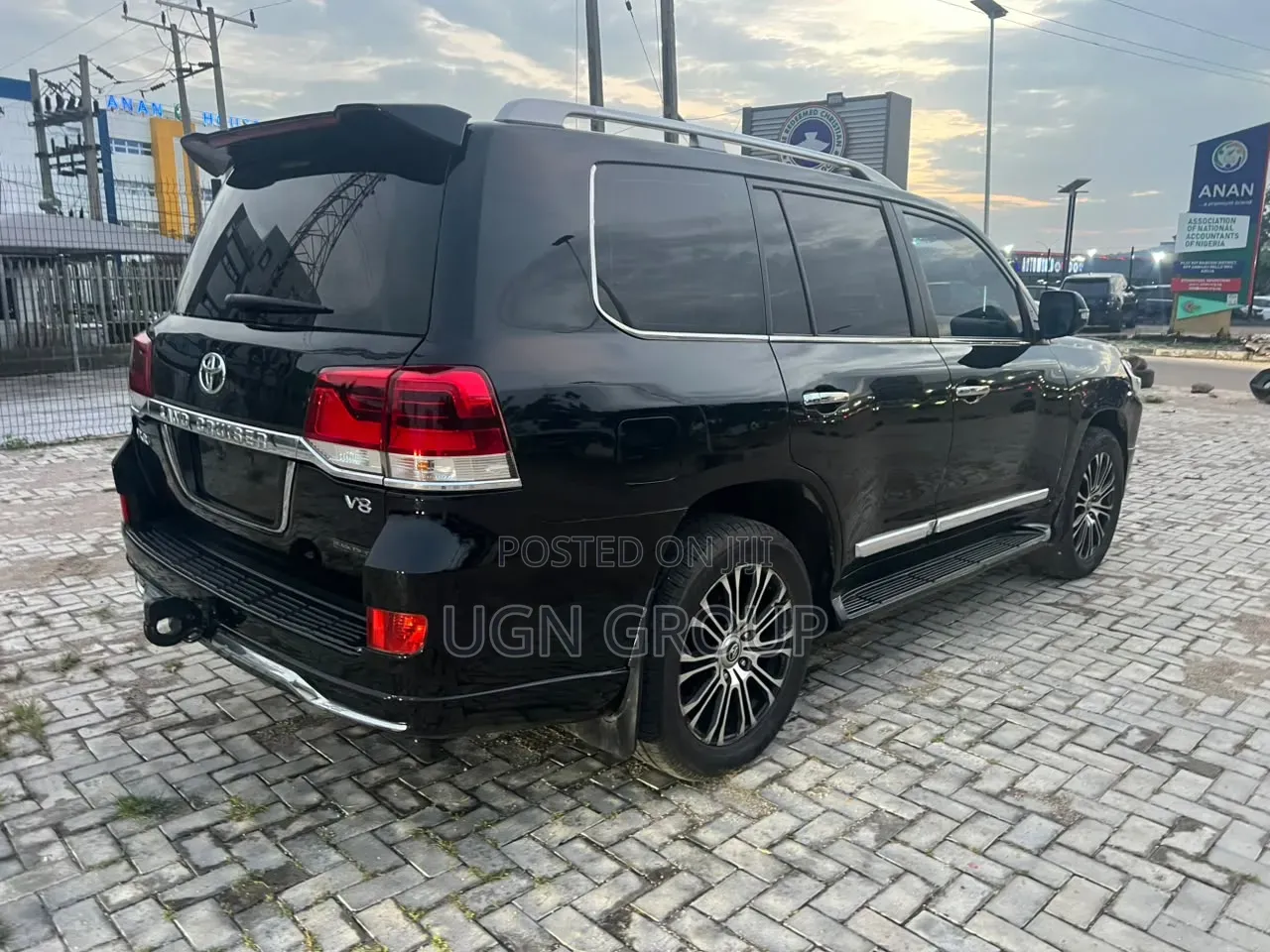 Toyota Land Cruiser 5.7 V8 VXR 2018 Black