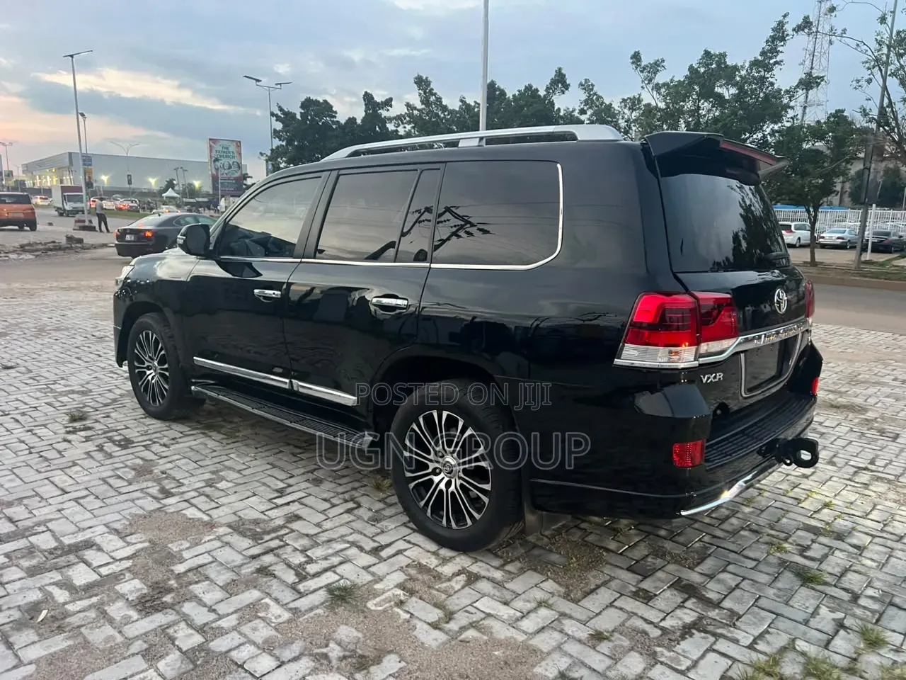 Toyota Land Cruiser 5.7 V8 VXR 2018 Black