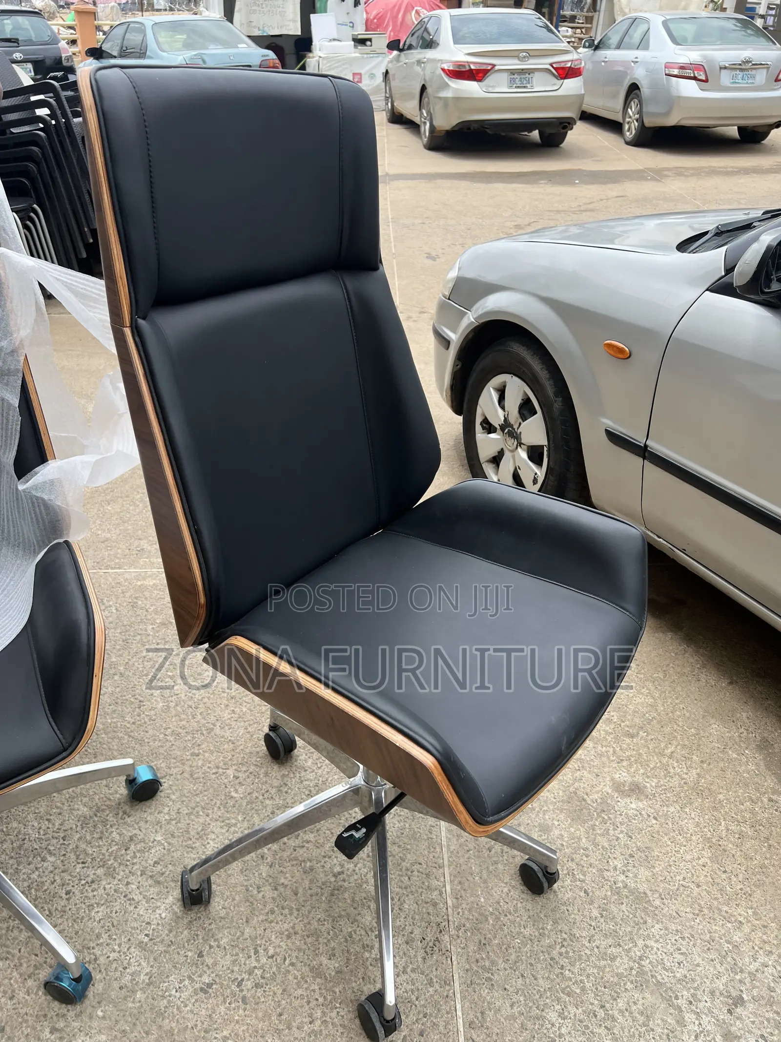 Executive Boss Office Swivel chair.wooden Back. Conference Chair