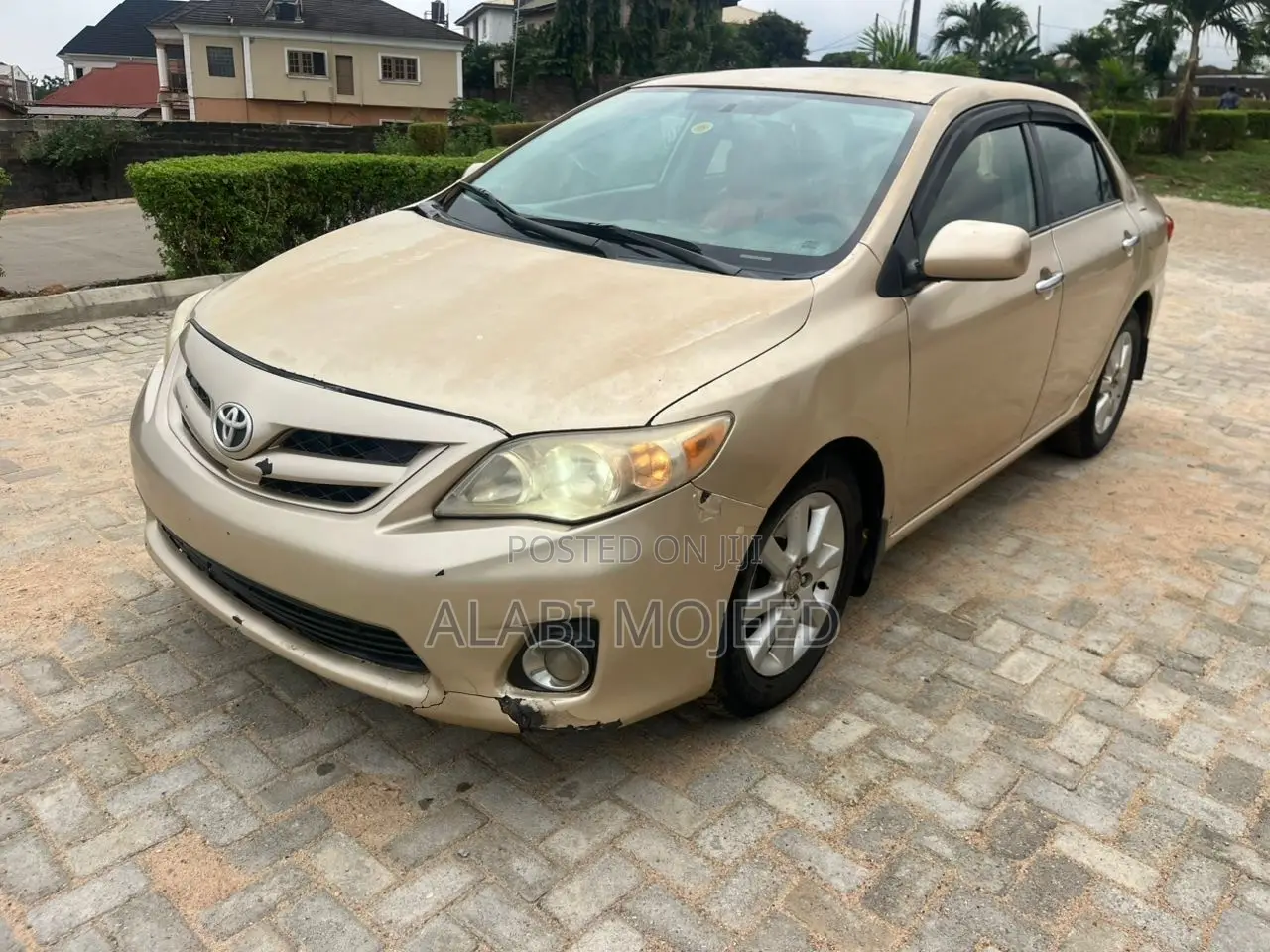 Toyota Corolla L 4dr Sedan (1.8L 4cyl 5M) 2012 Gold