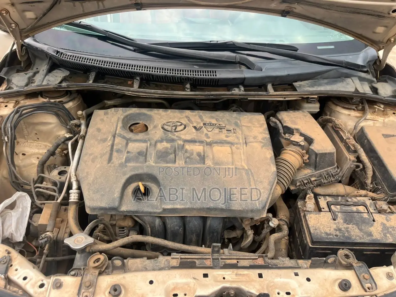 Toyota Corolla L 4dr Sedan (1.8L 4cyl 5M) 2012 Gold
