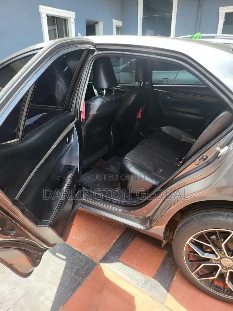 Toyota Corolla 2016 Gray