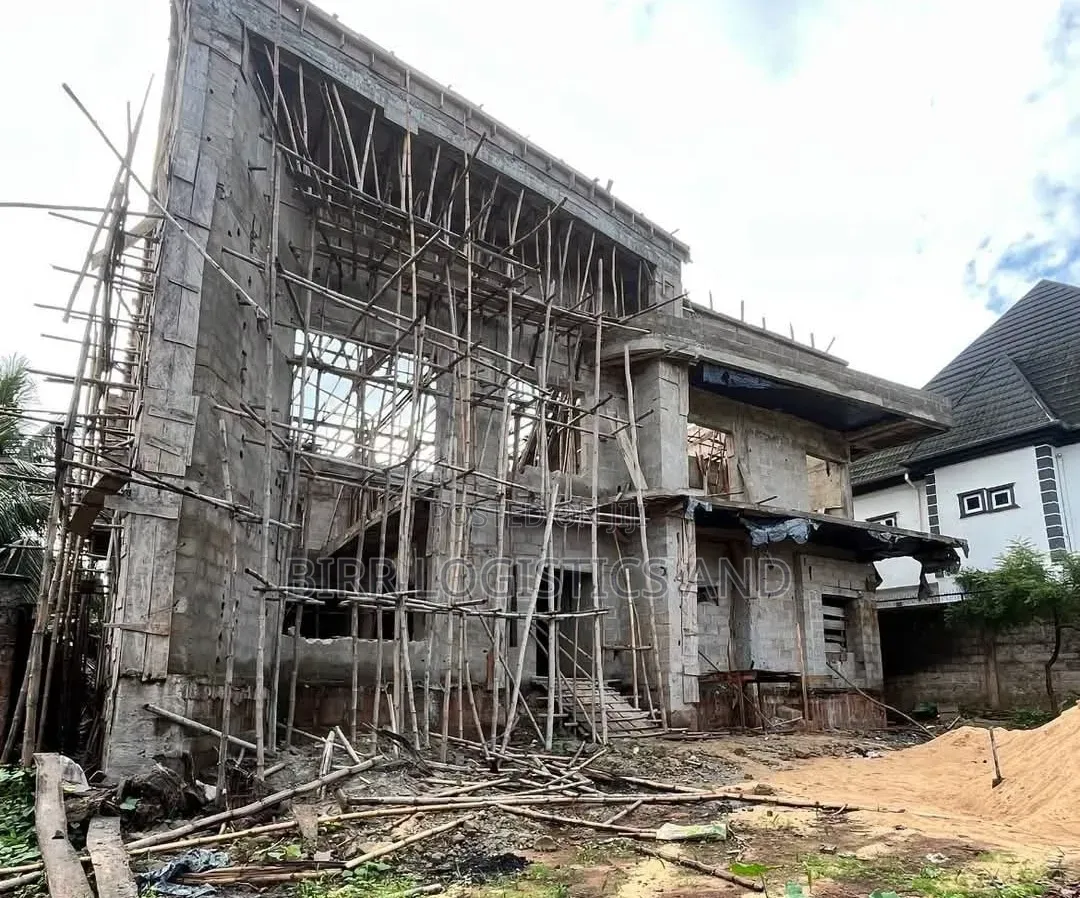 Carpenter for Roofing and Decking