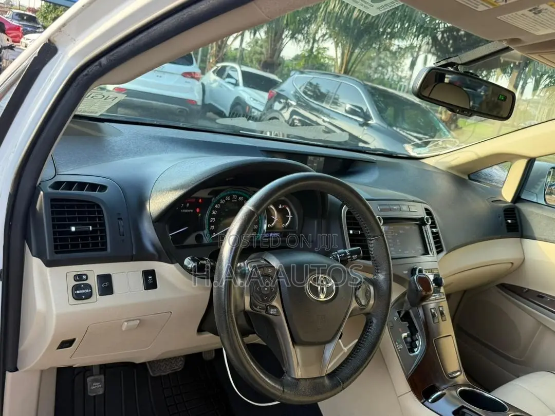 Toyota Venza XLE 2013 White