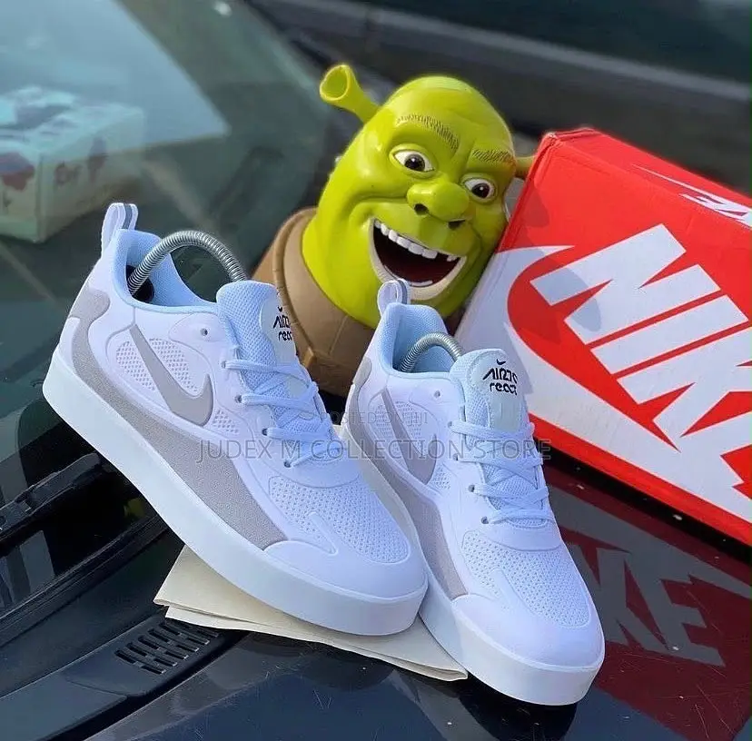 Nike Dunk Low – Premium Streetwear Sneakers