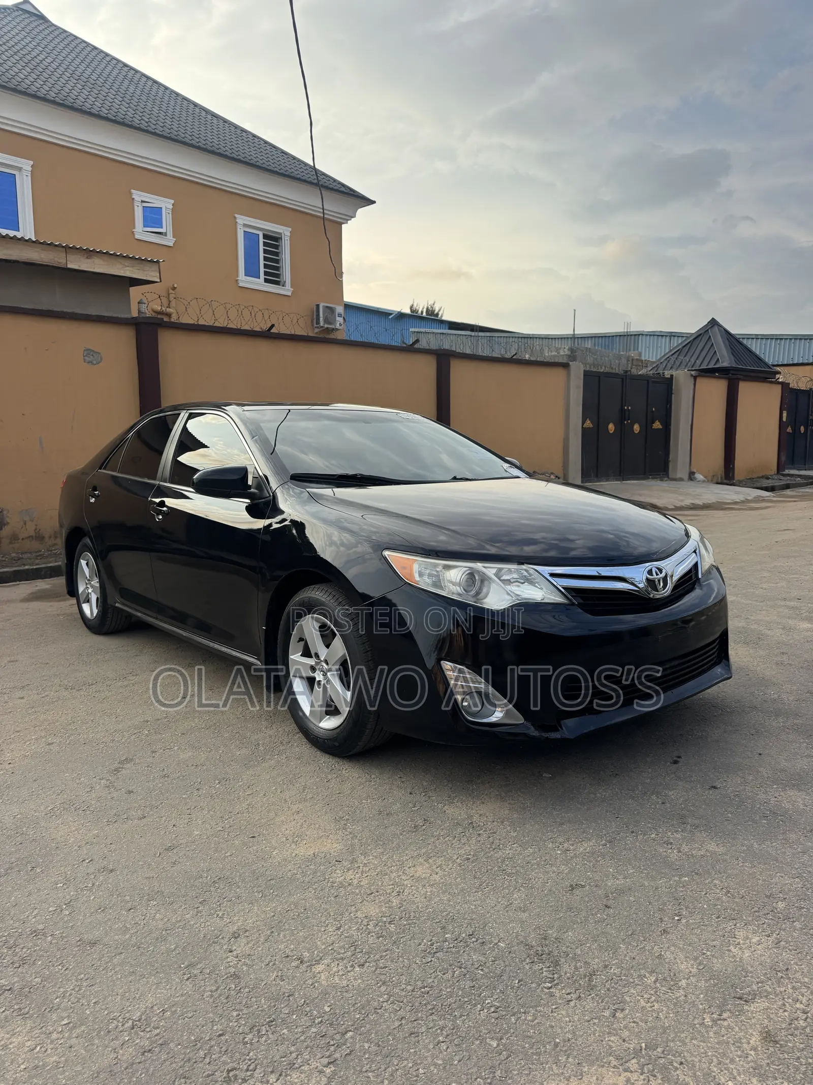 Toyota Camry XLE 4dr Sedan (2.5L 4cyl 6A) 2013 Black