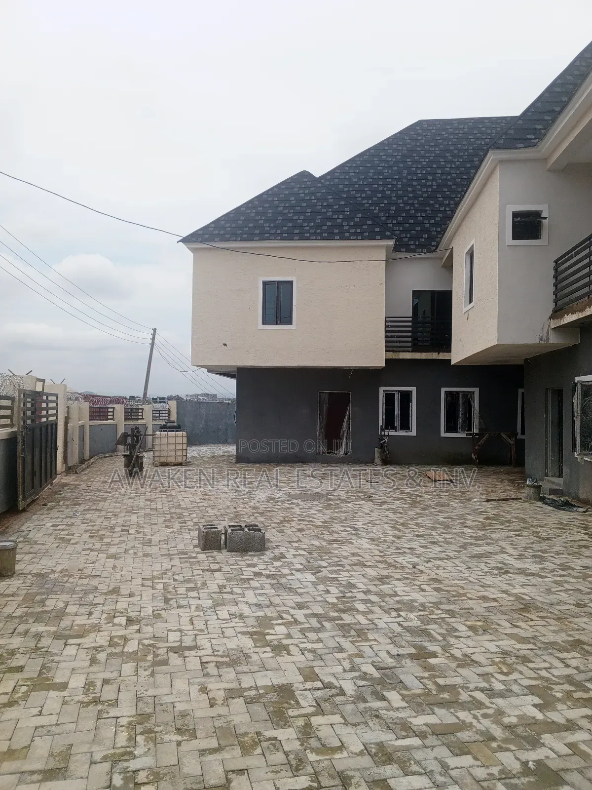 4bdrm Townhouse/Terrace in Gaduwa for sale