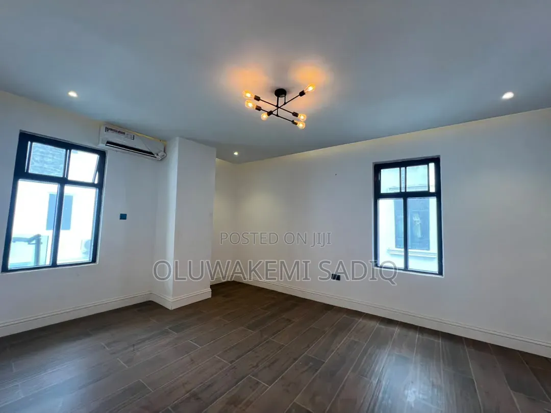 4bdrm Duplex in Banana Island for sale