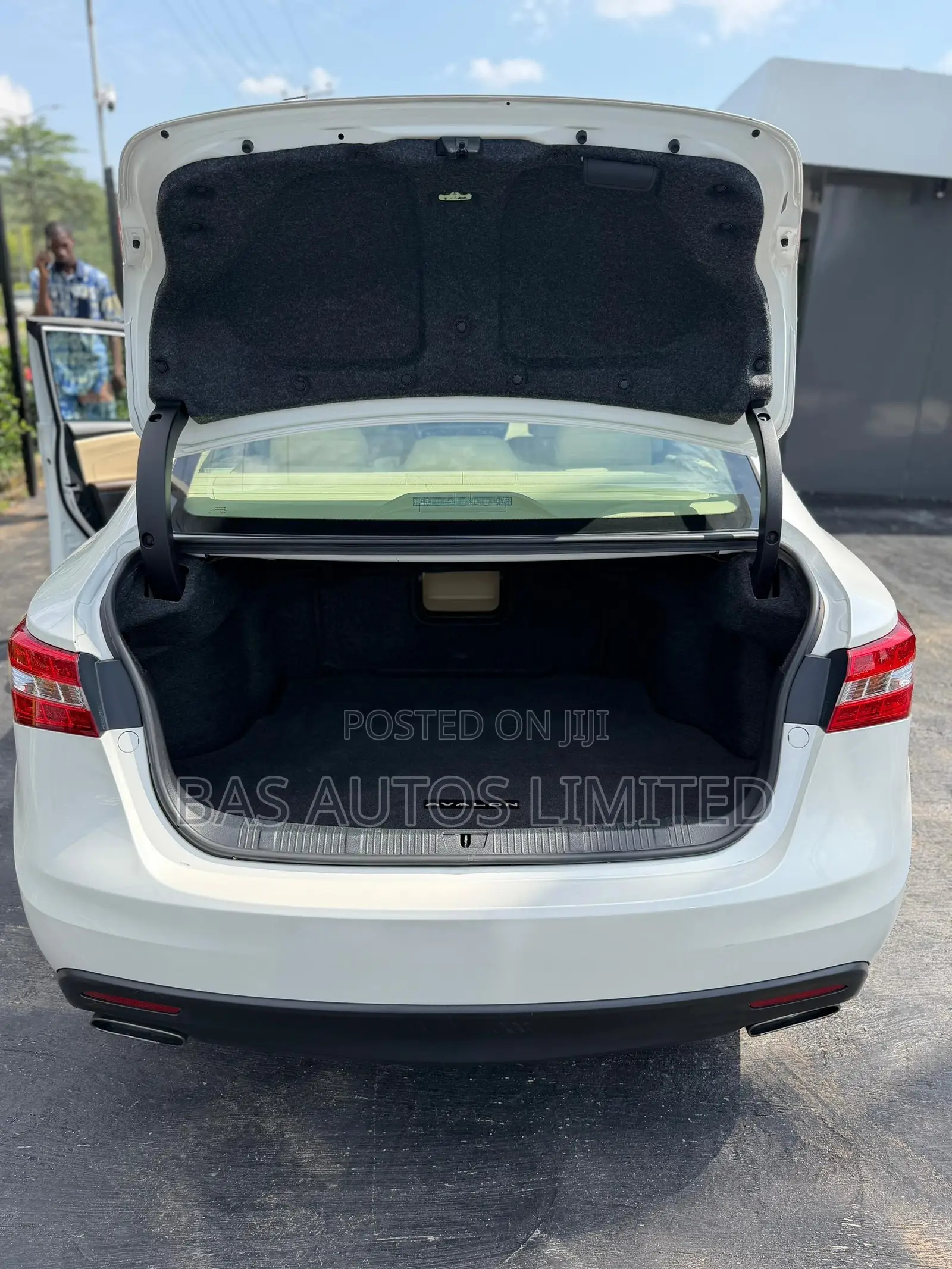 Toyota Avalon XLE Touring 4dr Sedan (3.5L 6cyl 6A) 2015 White