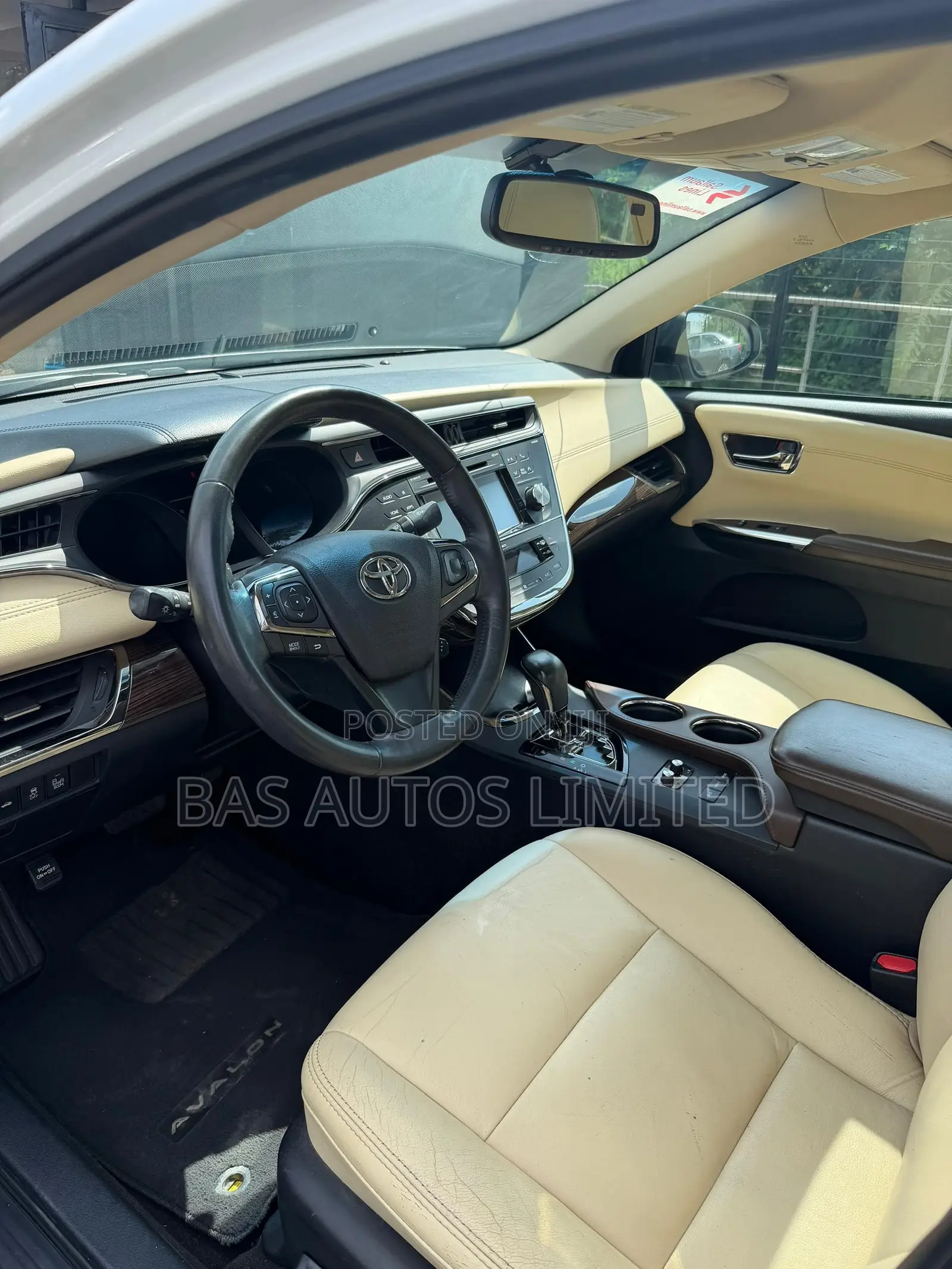 Toyota Avalon XLE Touring 4dr Sedan (3.5L 6cyl 6A) 2015 White