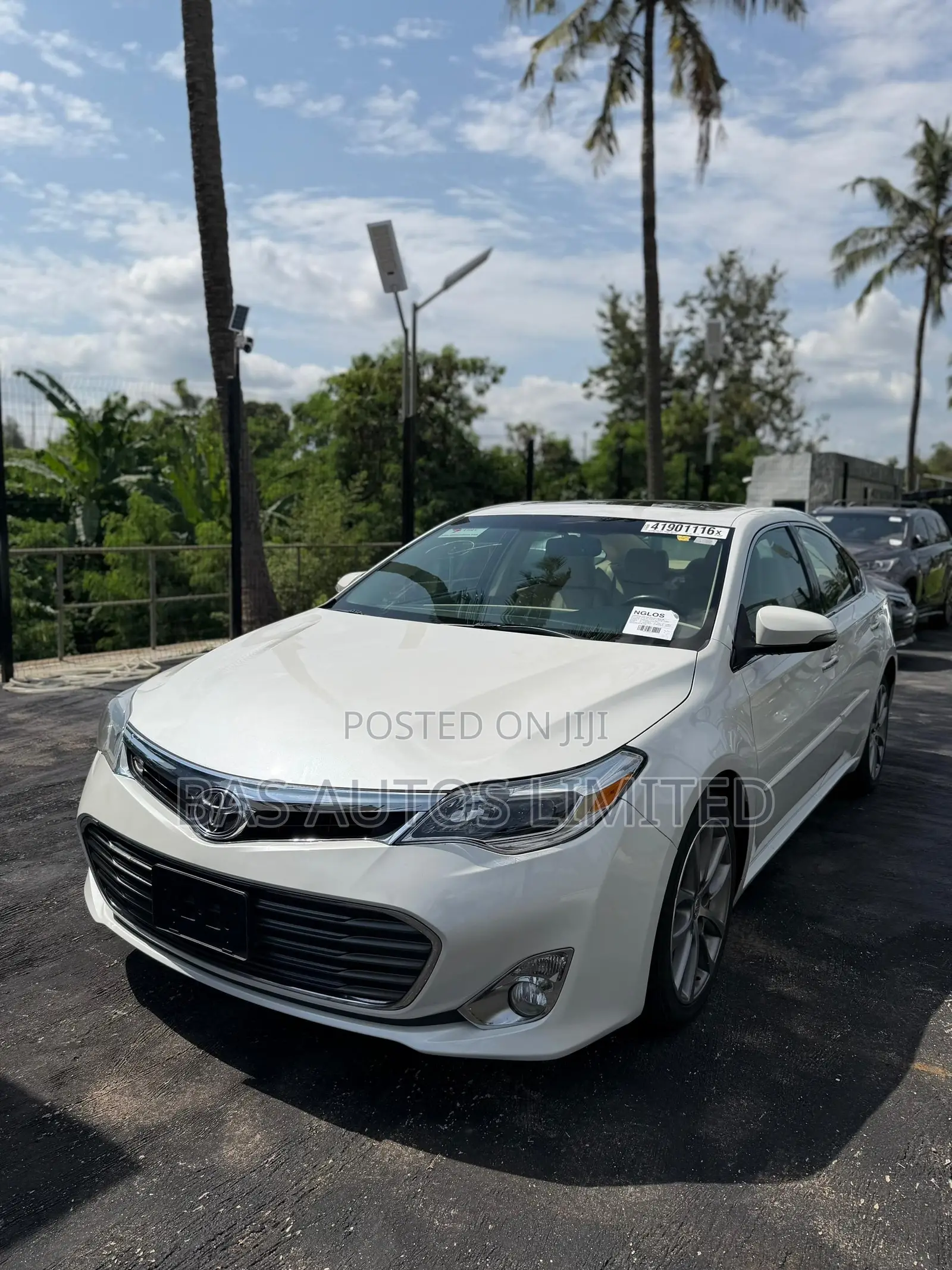 Toyota Avalon XLE Touring 4dr Sedan (3.5L 6cyl 6A) 2015 White