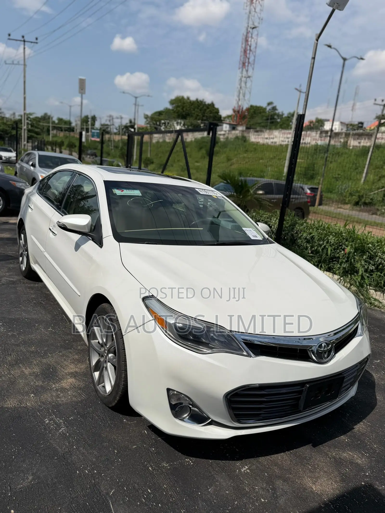 Toyota Avalon XLE Touring 4dr Sedan (3.5L 6cyl 6A) 2015 White