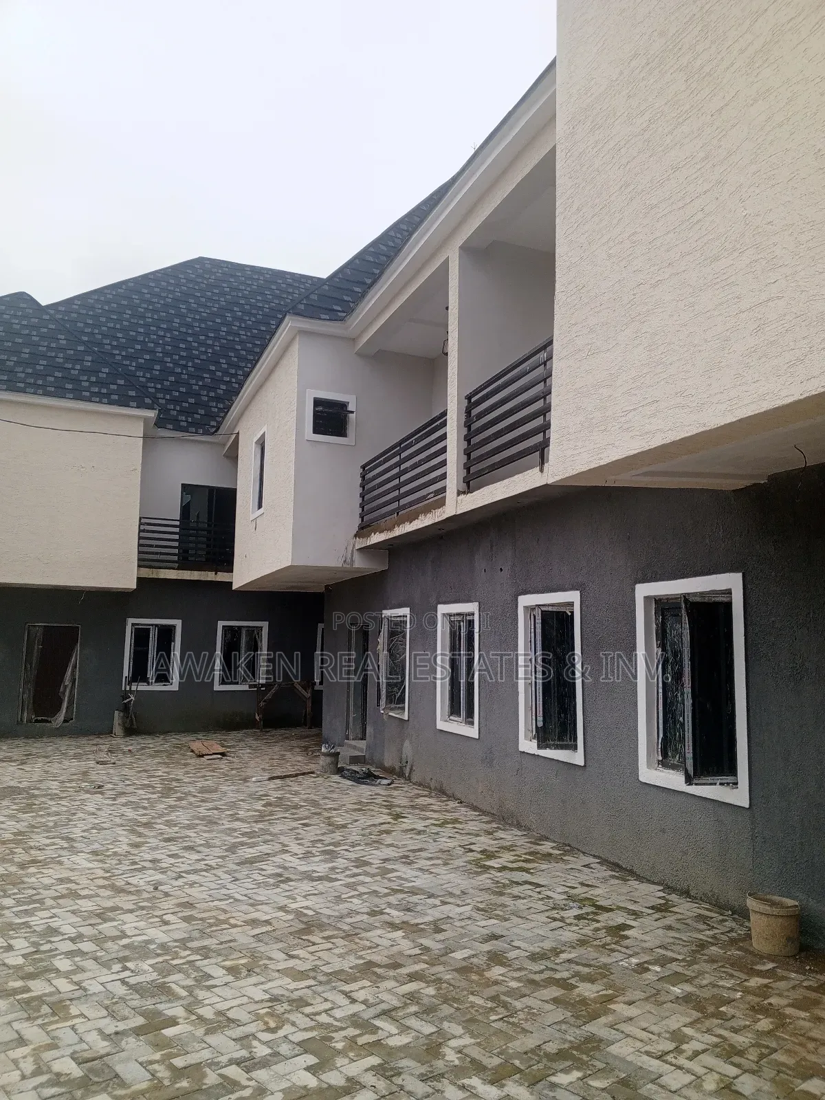 4bdrm Townhouse/Terrace in Gaduwa for sale