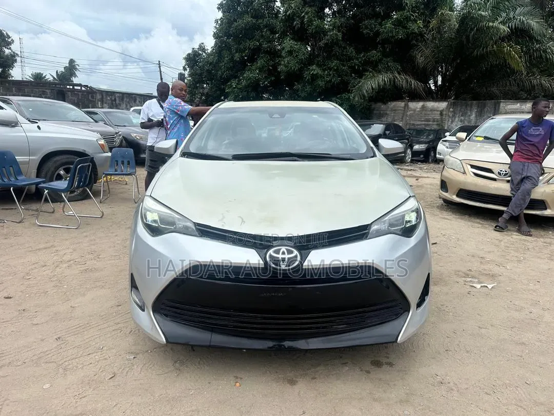 Toyota Corolla LE Eco (1.8L 4cyl 2A) 2018 Silver