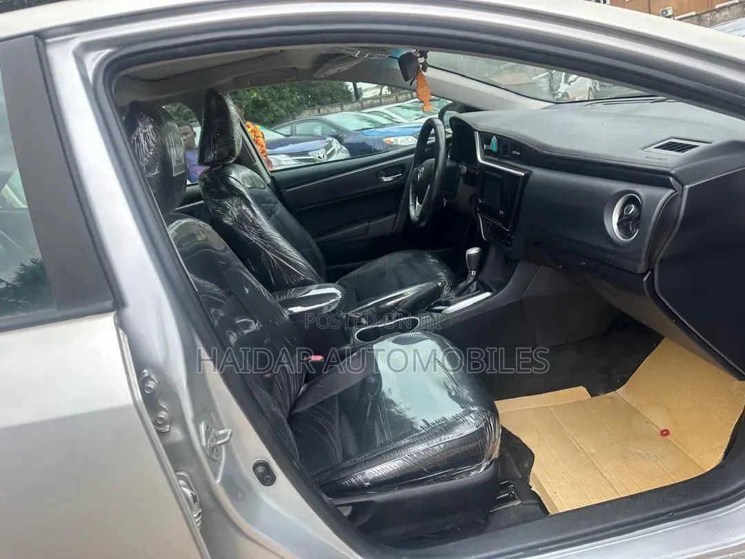 Toyota Corolla LE Eco (1.8L 4cyl 2A) 2018 Silver