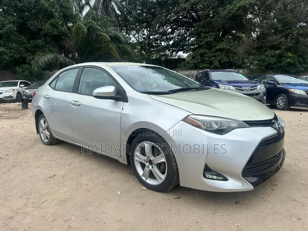 Toyota Corolla LE Eco (1.8L 4cyl 2A) 2018 Silver