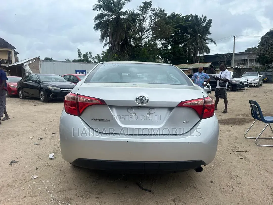 Toyota Corolla LE Eco (1.8L 4cyl 2A) 2018 Silver