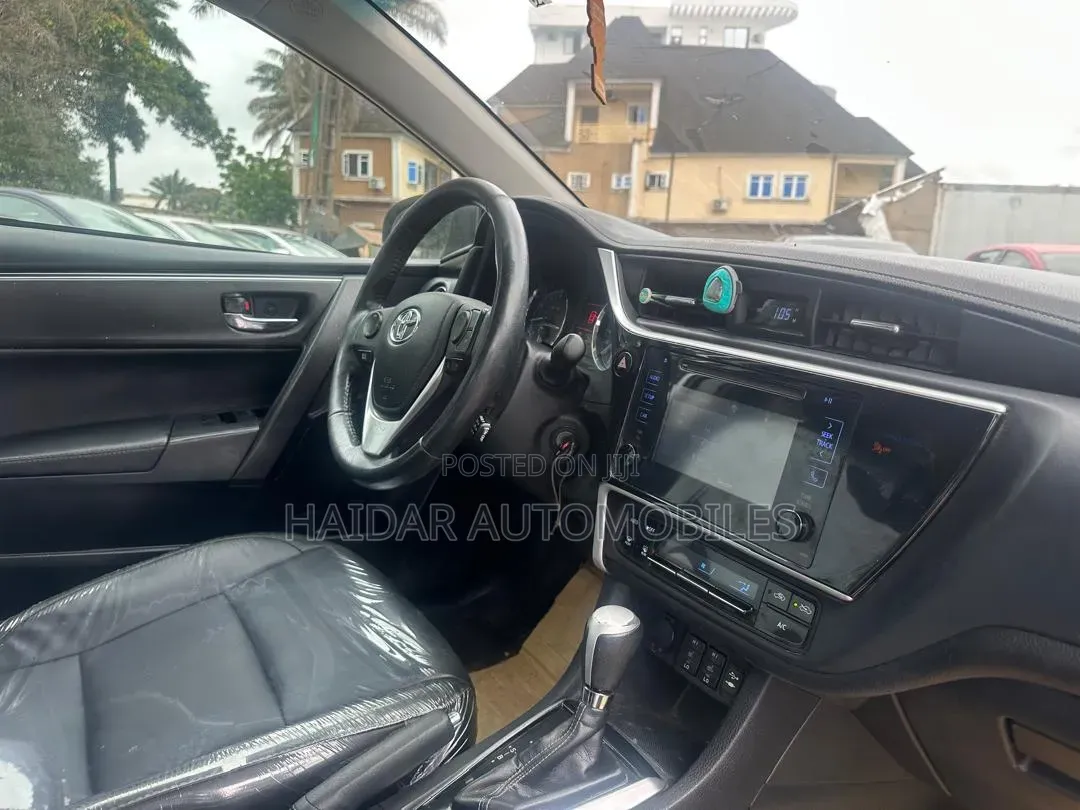 Toyota Corolla LE Eco (1.8L 4cyl 2A) 2018 Silver