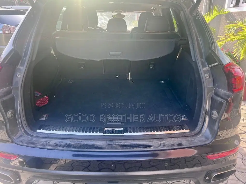 Porsche Cayenne 2016 Black