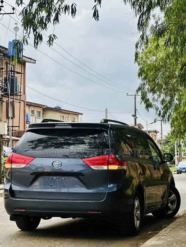 Toyota Sienna 2013 Gray
