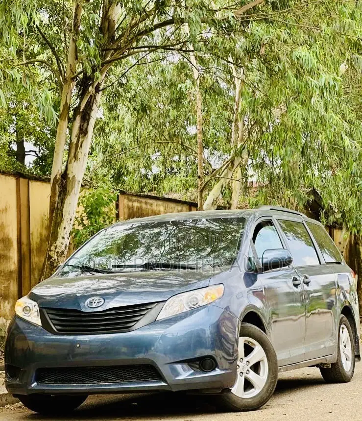 Toyota Sienna 2013 Gray