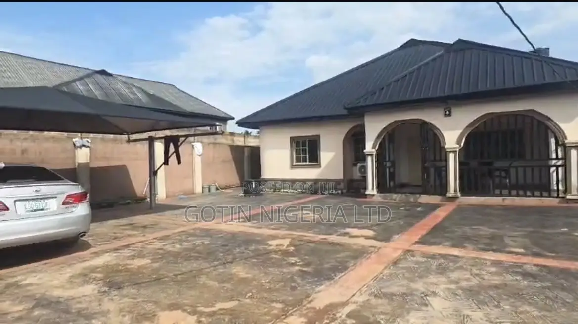 3bdrm Bungalow in Gotin Nigeria Ltd, Benin City for sale
