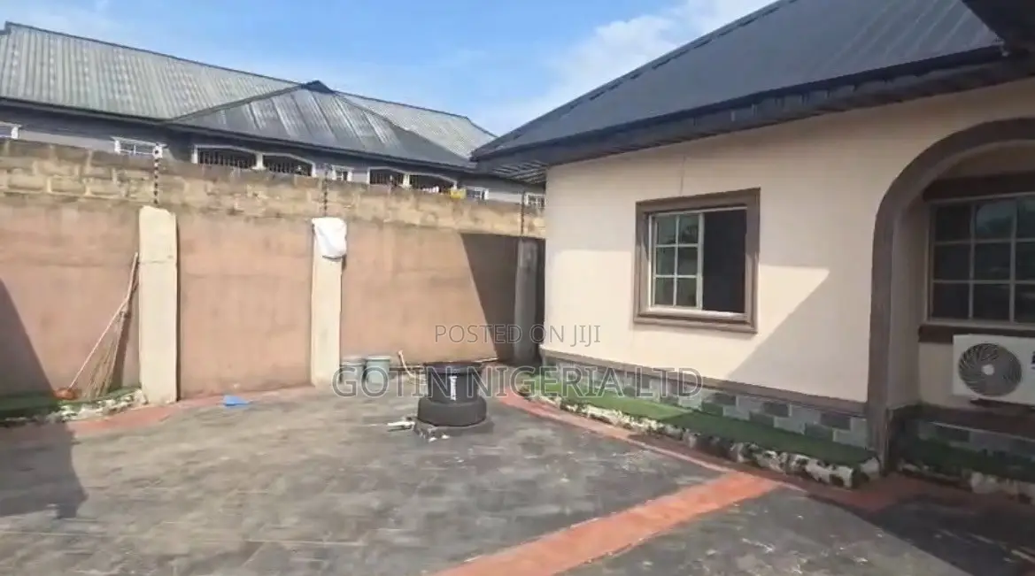 3bdrm Bungalow in Gotin Nigeria Ltd, Benin City for sale