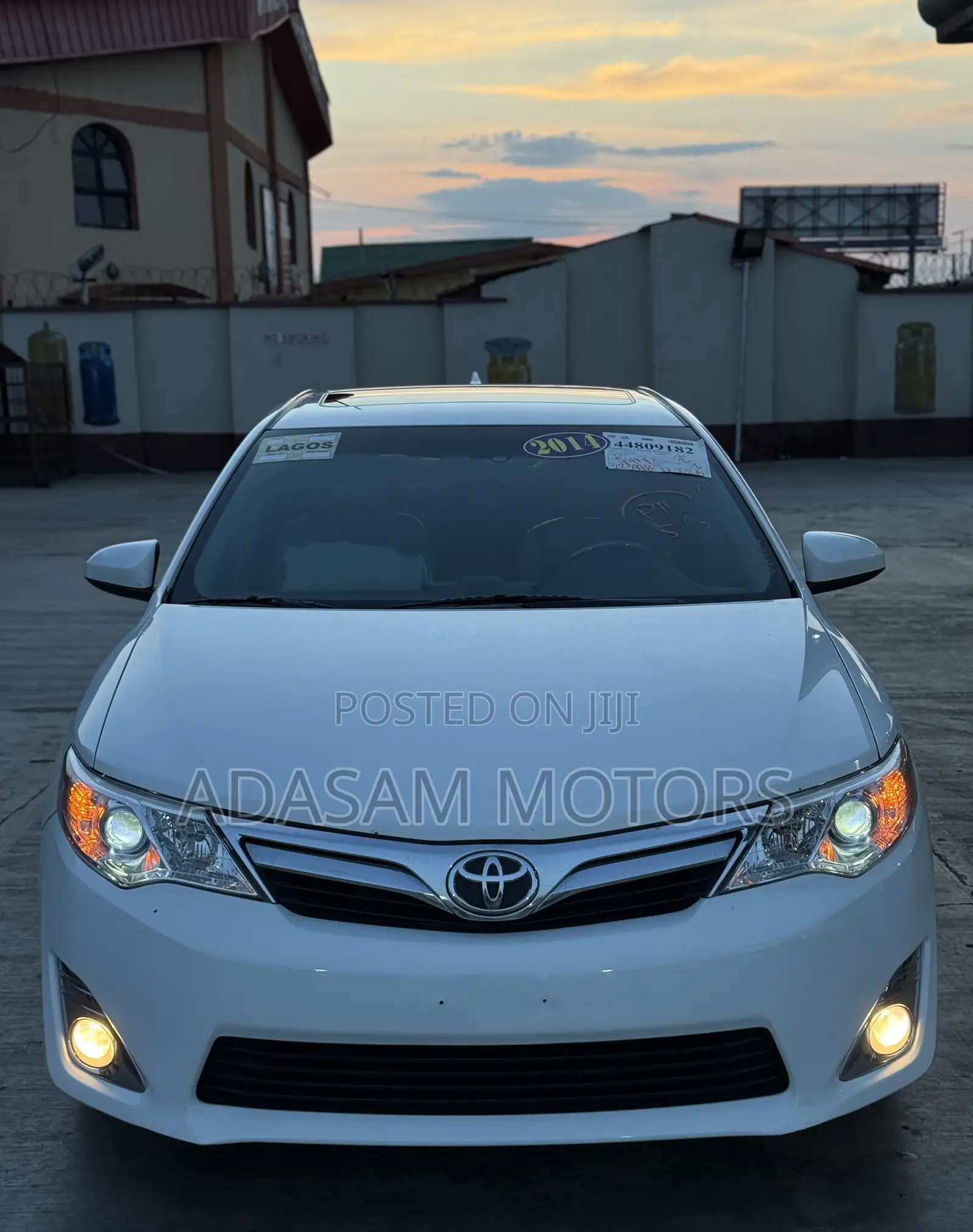 Toyota Camry XLE 4dr Sedan (3.5L 6cyl 6A) 2014 White