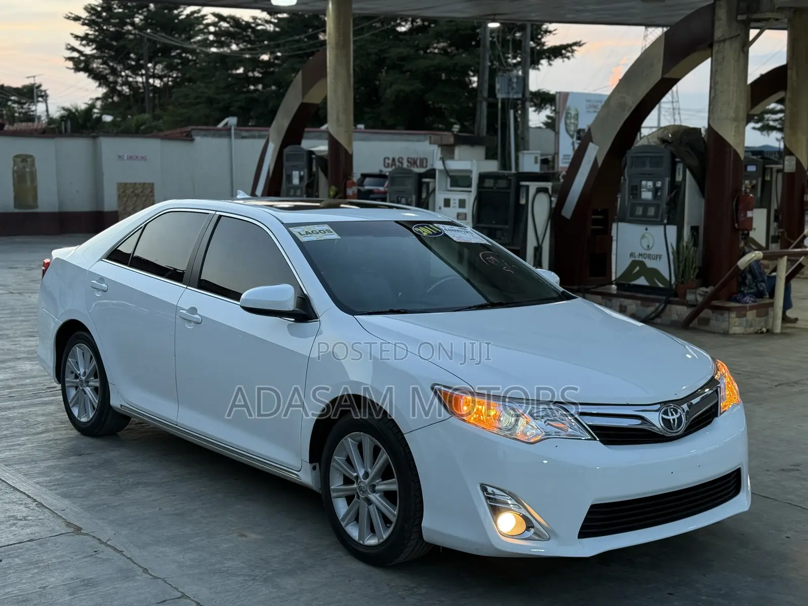 Toyota Camry XLE 4dr Sedan (3.5L 6cyl 6A) 2014 White