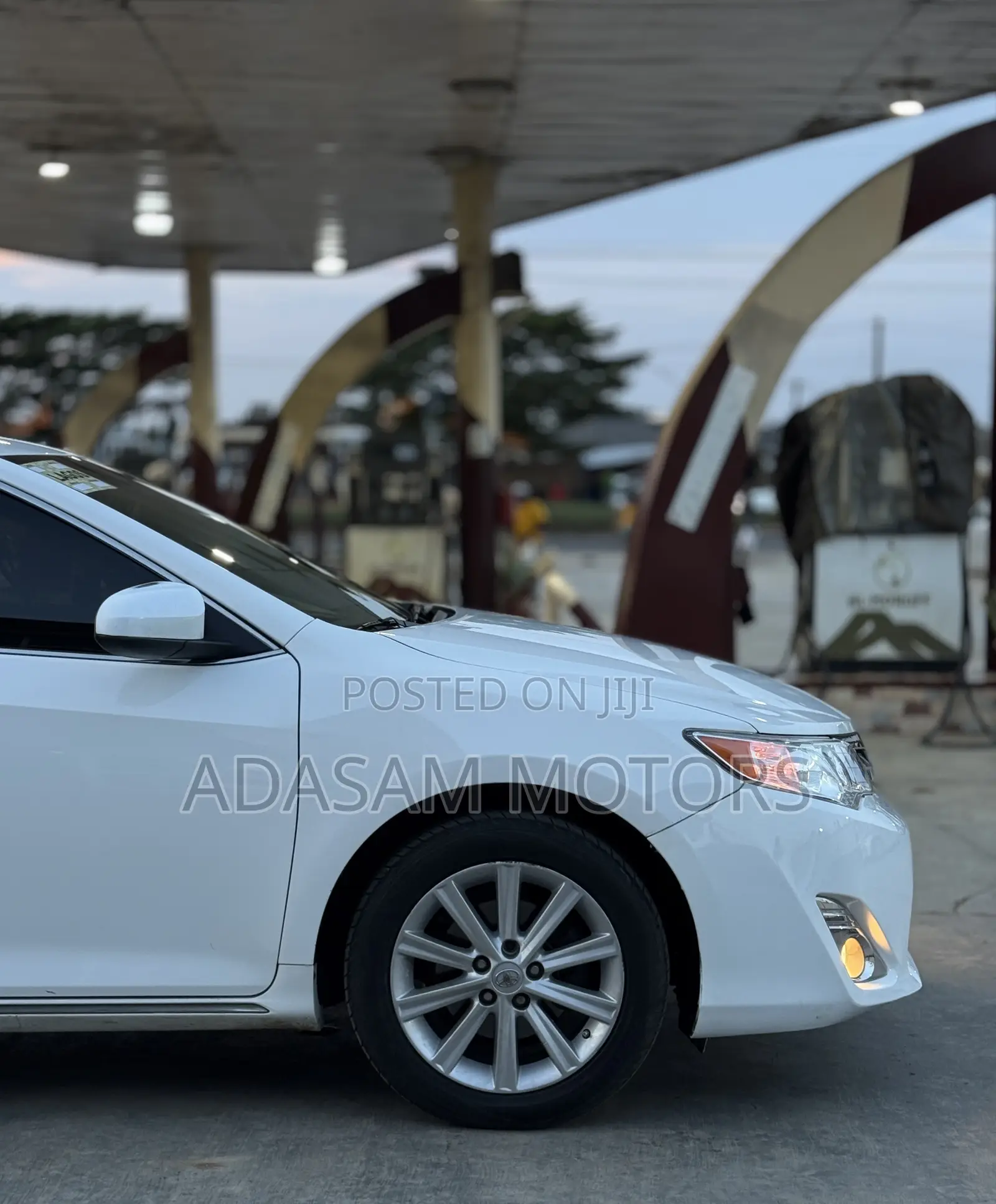 Toyota Camry XLE 4dr Sedan (3.5L 6cyl 6A) 2014 White