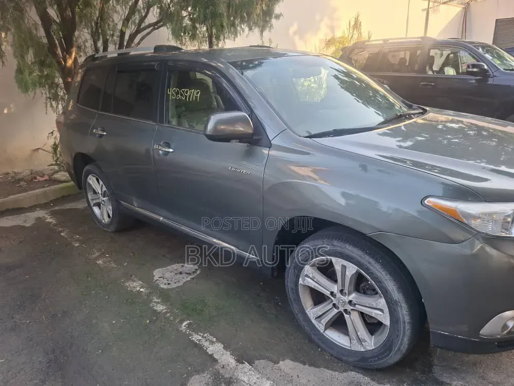 Toyota Highlander Limited 3.5l 4WD 2013 Green