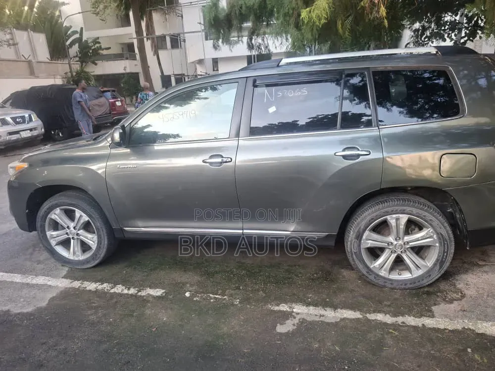 Toyota Highlander Limited 3.5l 4WD 2013 Green