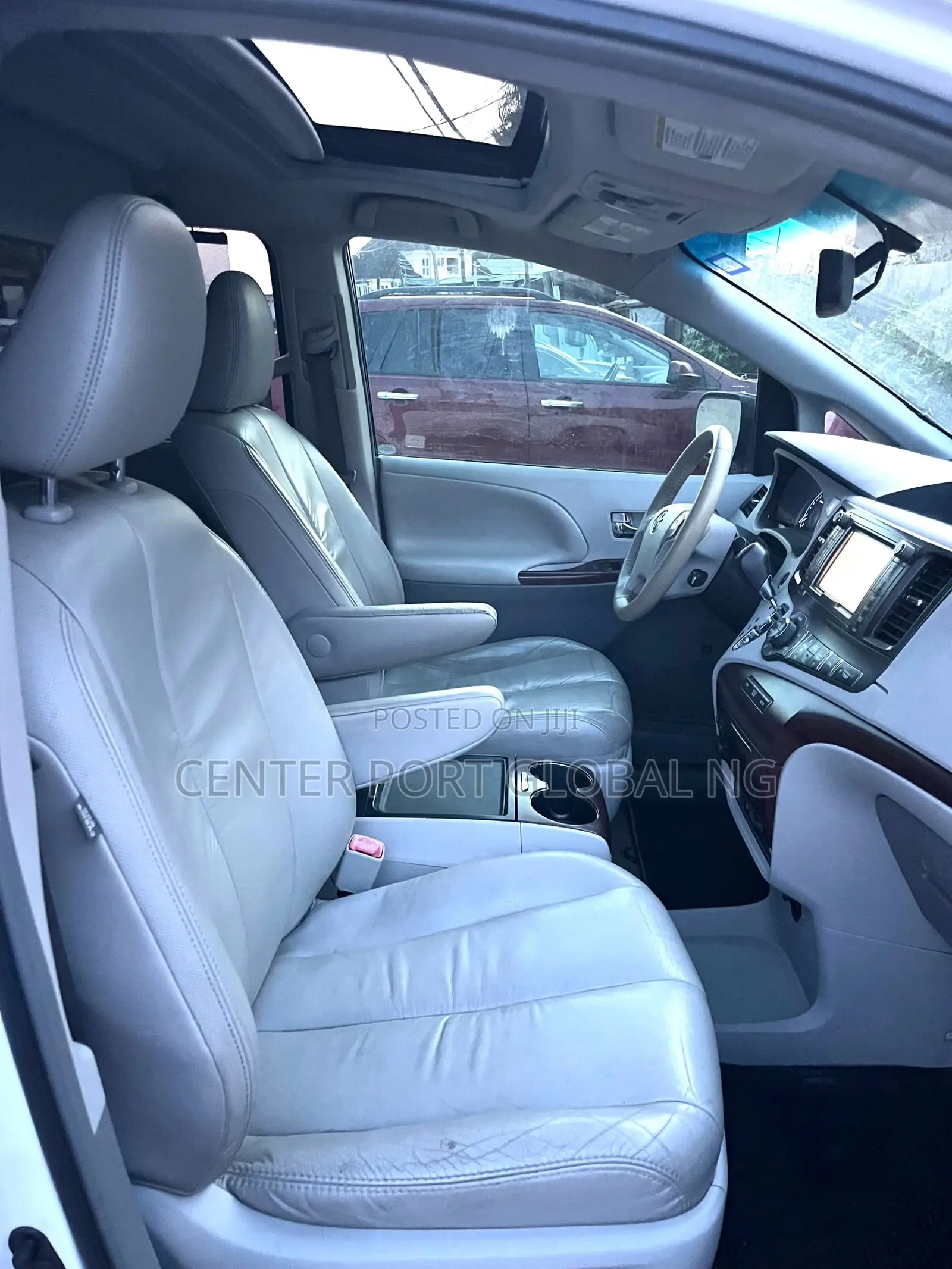Toyota Sienna XLE 7 Passenger 2012 White
