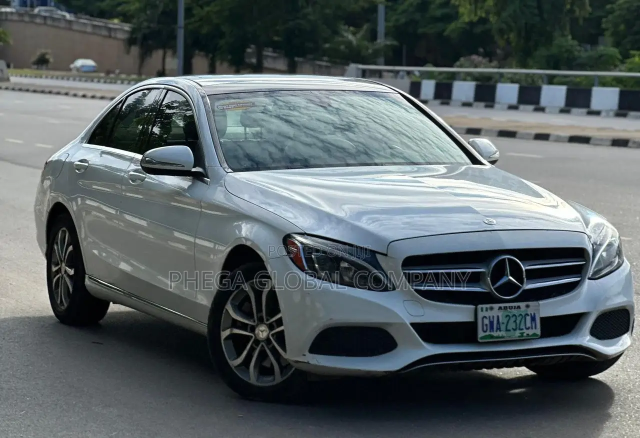 Mercedes-Benz C300 Sport 4Matic Sedan AWD (2.0L 4cyll 7A) 2016 White