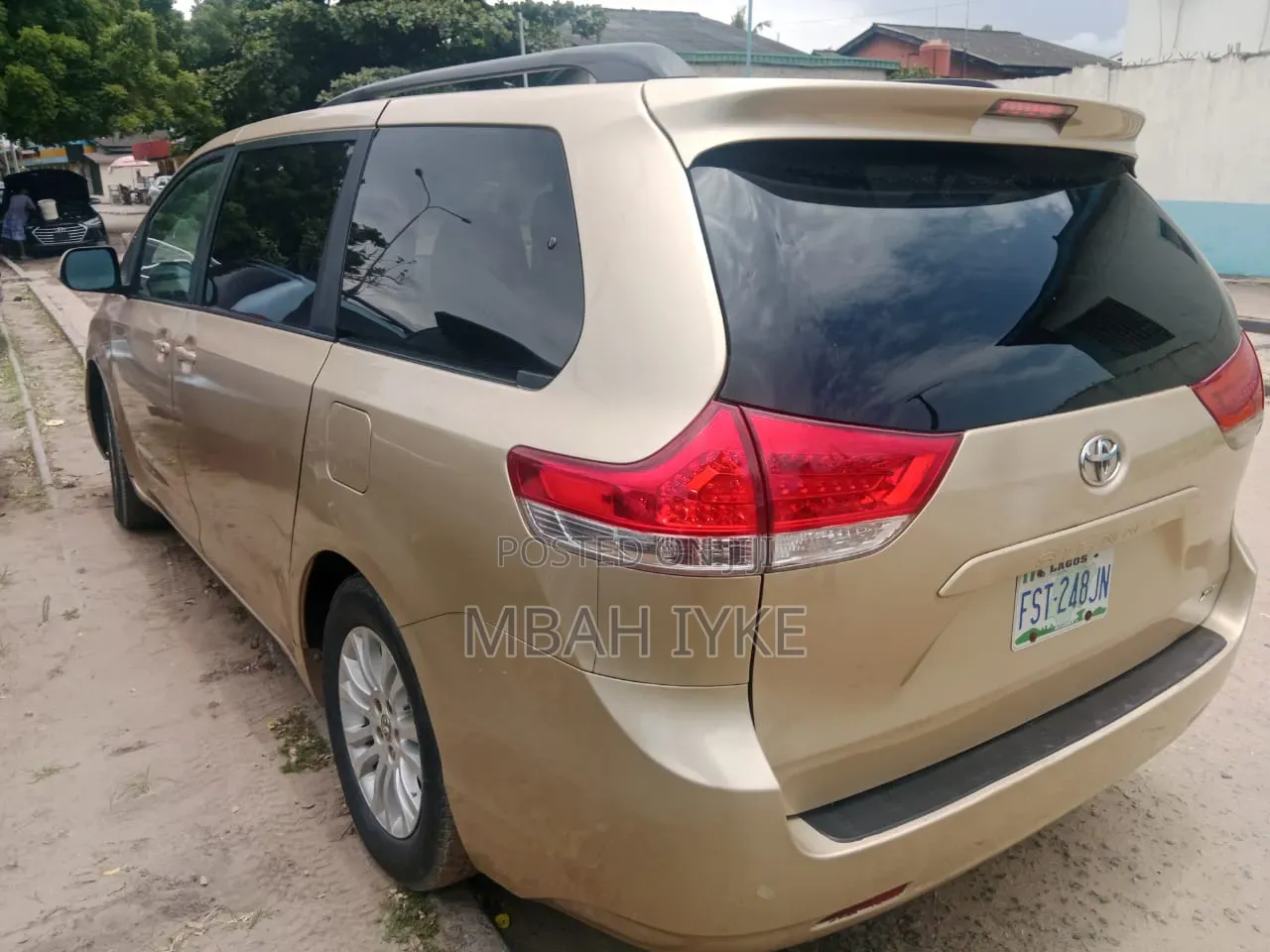 Toyota Sienna XLE 8 Passenger 2011 Gold