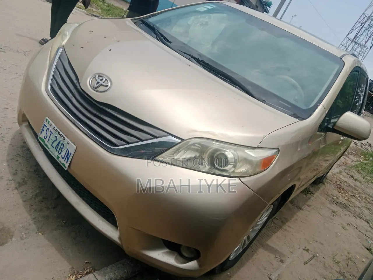 Toyota Sienna XLE 8 Passenger 2011 Gold