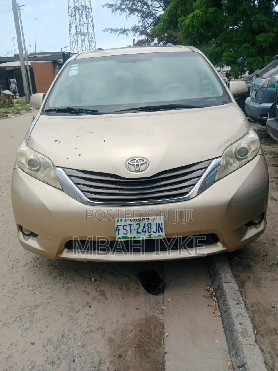 Toyota Sienna XLE 8 Passenger 2011 Gold