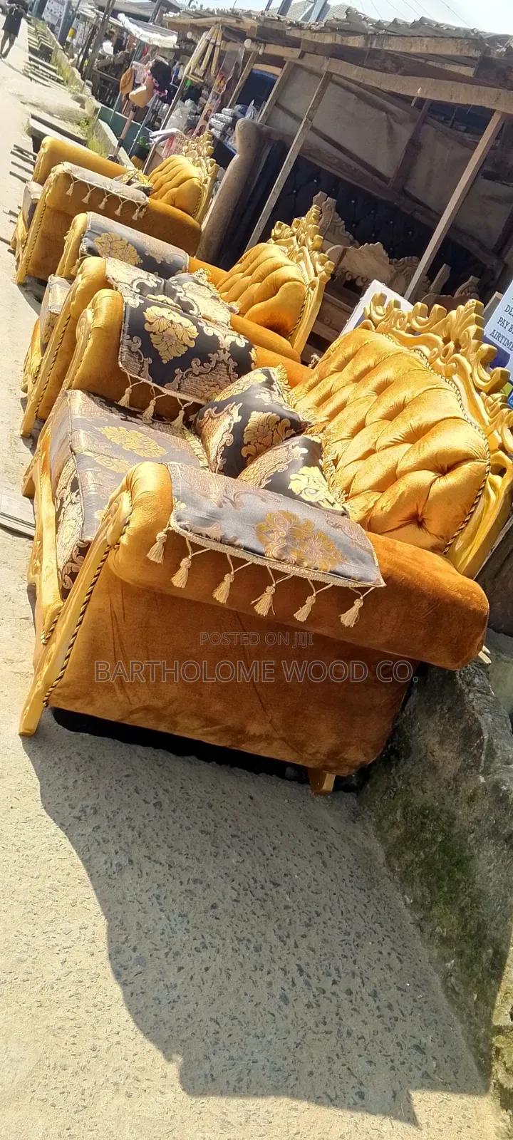 A Beautiful Nice Royal Chairs Available for Show Room, Complete,7 Seta