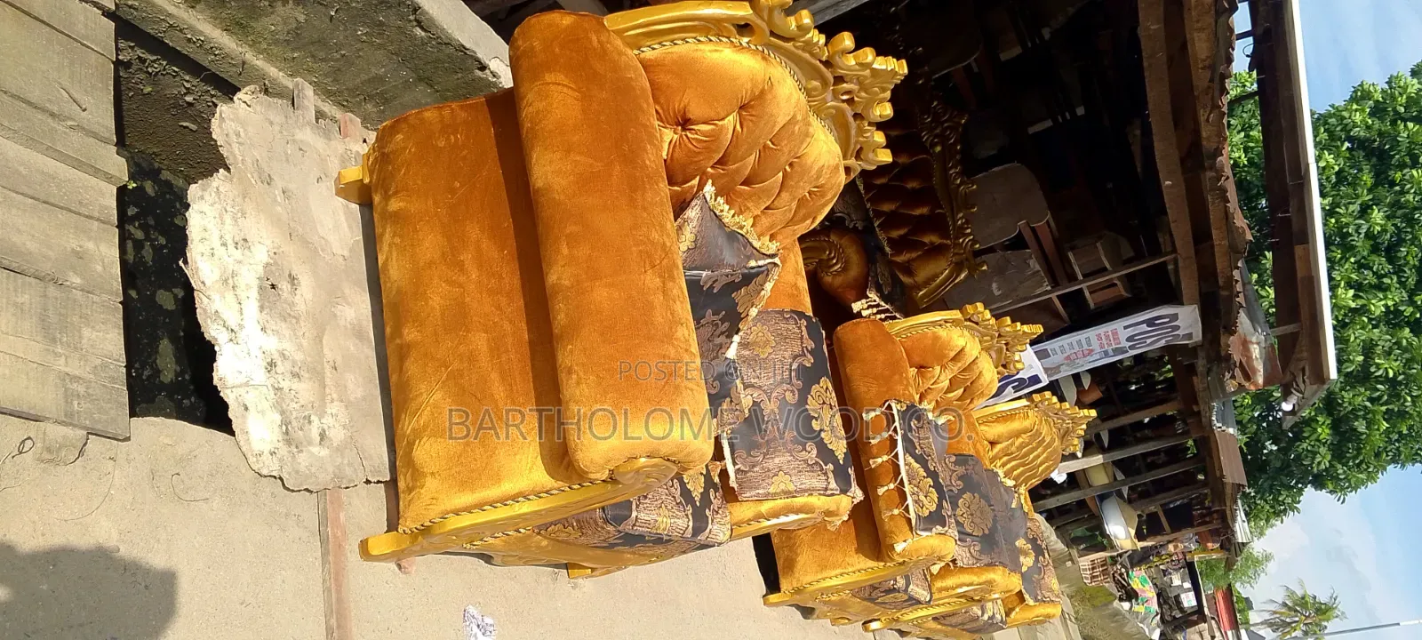 A Beautiful Nice Royal Chairs Available for Show Room, Complete,7 Seta