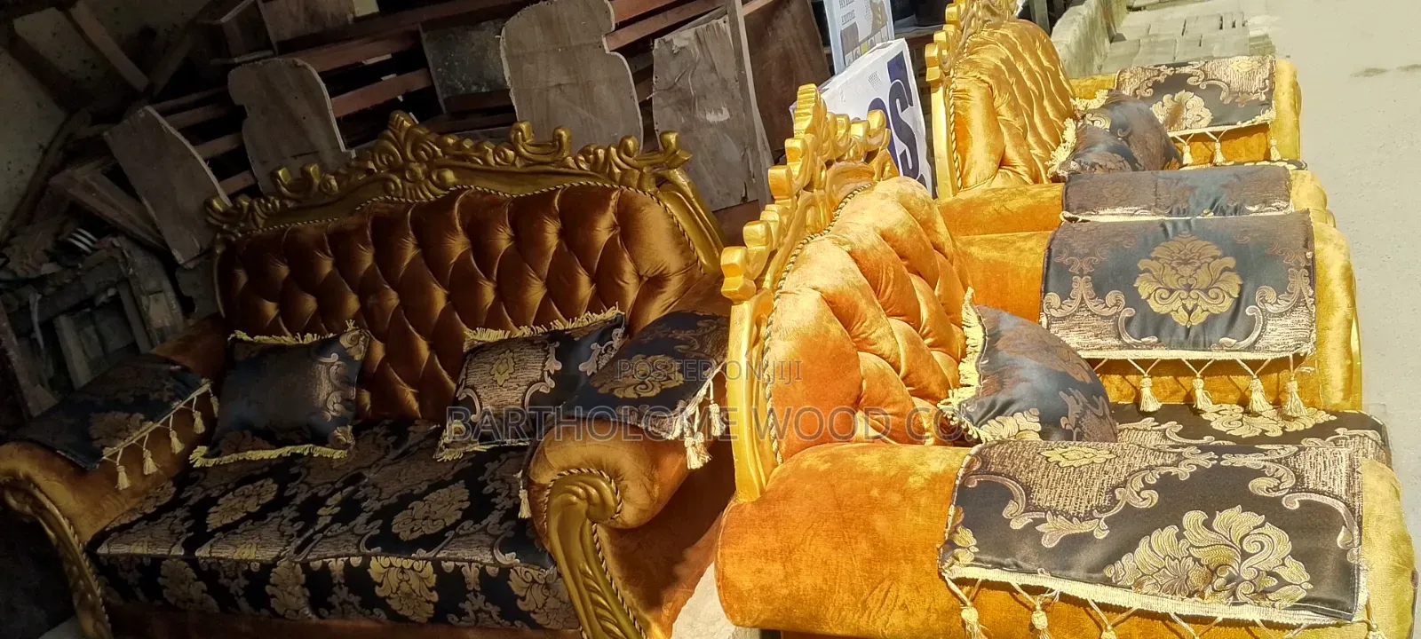 A Beautiful Nice Royal Chairs Available for Show Room, Complete,7 Seta