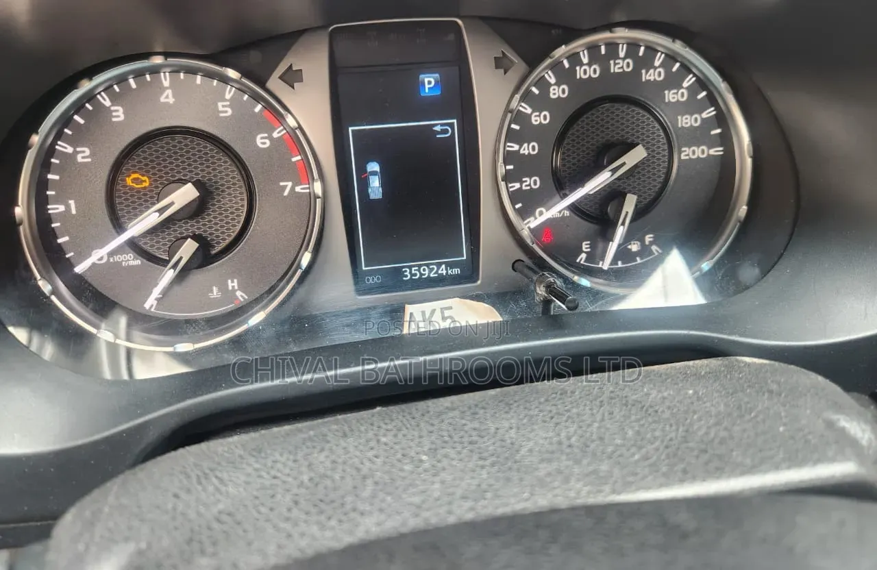 Toyota Hilux 2024 White