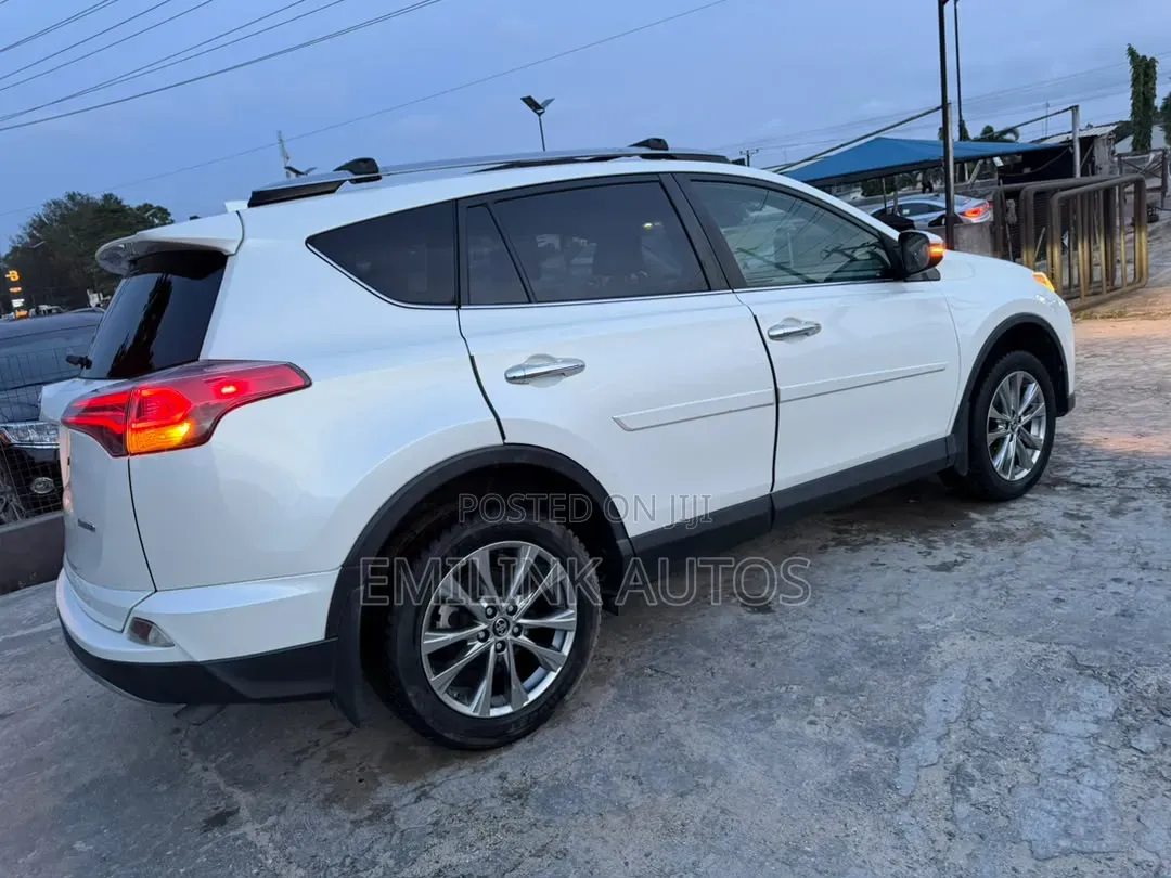 Toyota RAV4 Limited FWD (2.5L 4cyl 6A) 2017 White